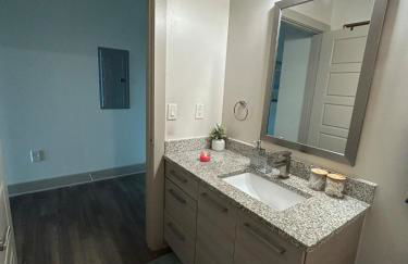 Elegant City Escape ,Steps to Hotspots - Foto 2