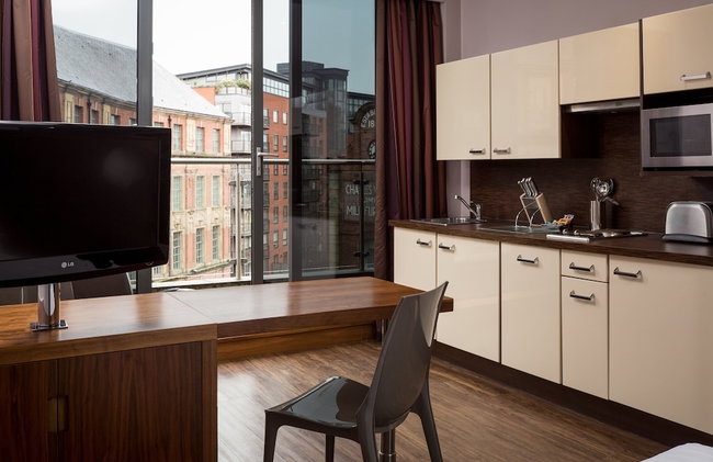 Roomzzz Leeds City - Foto 24