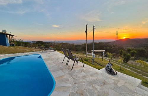 Chalés Vila Real - Tranquilidade na Serra de Carrancas - Piscina com uma vista espetacular do Pôr do Sol - Foto 36