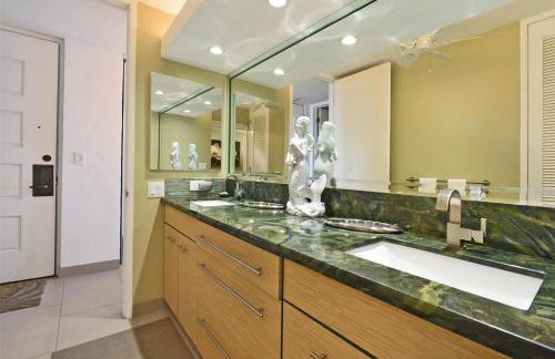 Oceanfront Remodeled-30 Feet to Ocean-Central AC-Highly Sought After - Foto 21