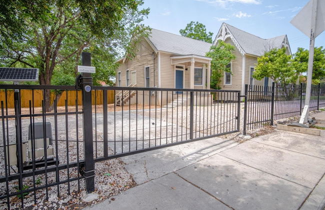 Incredible New 3BR 2BA Near Downtown - Foto 24