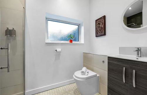 Aylesbury House 3 En-suite Bedrooms Parking Pets - Photo 49