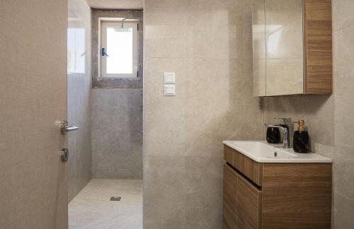 Villa Pasiphae - With Private Heated Pool - Photo 35