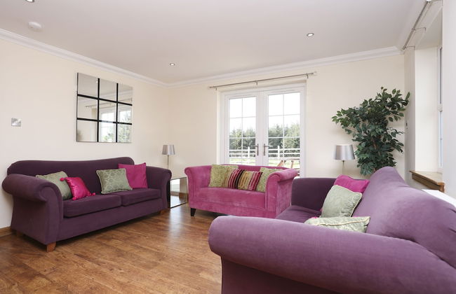 JOIVY Greenknowes Estate With Hot Tub And Bar - Foto 51