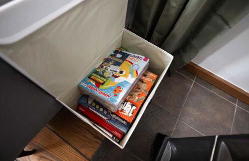 Cozy cabin w hot tub, fire pit & pet-friendly - Foto 17