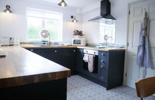 The Croft a lovely town house in the centre of Holt with free PARKING for two cars - Photo 30