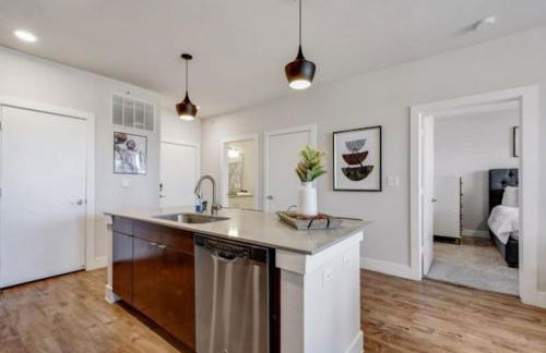 2BR Southtown Apartment FreeParking Wifi Pool Gym - Photo 21