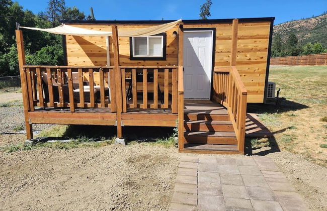 Enchanting Getaway: Farmhouse and Tiny House Duo - Foto 18