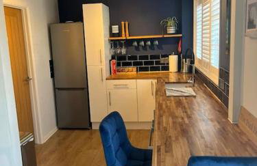 Unique one bedroom guest house with free parking - Photo 8