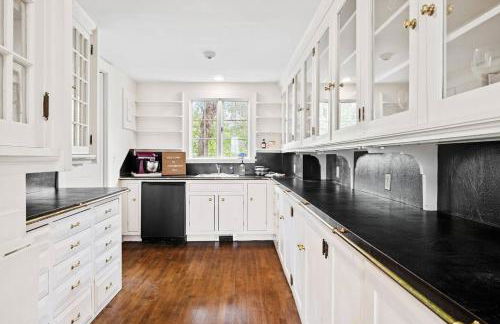 Cranberry Hill | 9 BR 22 Acre Estate | Sleeps 24 - Photo 35