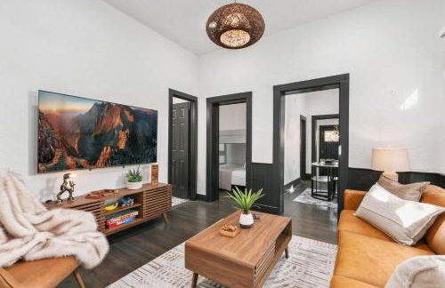 Old Town Retreat with Hot Tub - Steps from CSU! - Photo 14