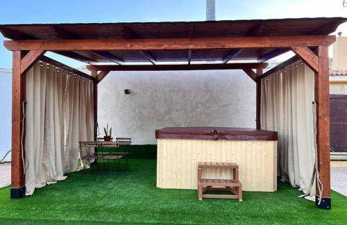 La casica de madera con Jacuzzi exterior y barbacoa - Foto 22