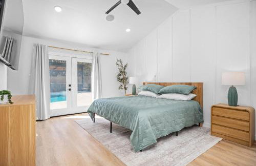 Relaxed Luxury Pet Friendly Home with Pool and Backyard Lounge in San Antonio, TX - Foto 29