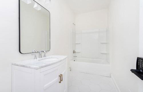 Modern Retreat with Hot Tub-Near Downtown Indy-Family Friendly - Foto 29