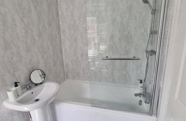 5 bed sleeps 6, 2 miles (7 mins) from city centre - Foto 5