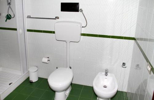 Attico vista mare con terrazza e spa riscaldata - Foto 22