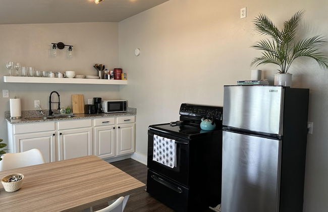 Cozy Charm Studio W 2BR I Fully Furnished - Photo 10