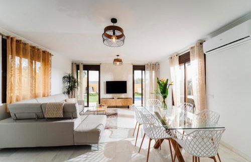 VILLA WITH 4 BEDROOMS AND PRIVATE HEATED POOL - Foto 41