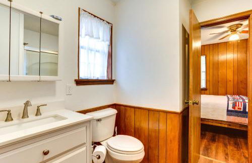 Cozy Oklahoma Retreat with Patio, Fire Pit and Grill! - Foto 17