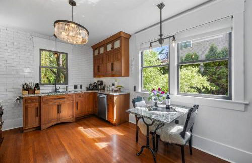 NEW! Updated South Hill Craftsman Sleeps 12! - Foto 24