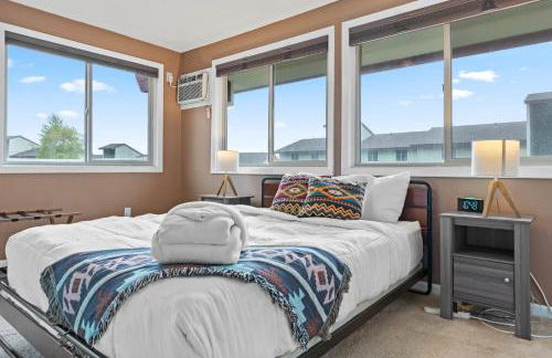 Modern Amenities Gas Fireplace Central Location - Foto 4