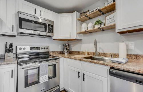 Family Vacation Home with Trampoline - Foto 10