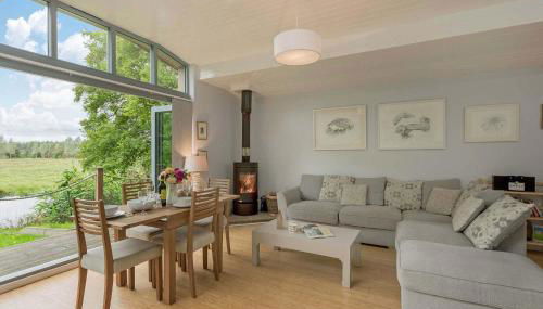 Secluded, New Forest Riverside Lodge - Foto 3