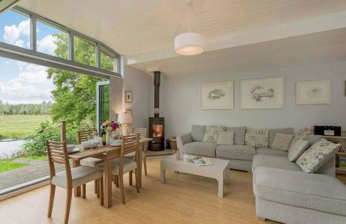 Secluded, New Forest Riverside Lodge - Photo 3