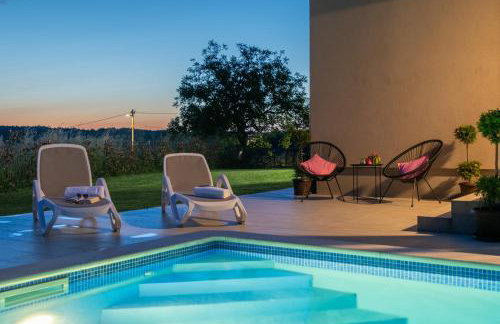 Family holiday house with private pool and playground - Foto 4