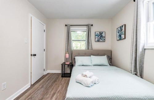 Renovated house close to Dtown Durham w king bed - Photo 19