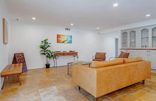 Cozy Home with Pool and Jacuzzi Minutes from Universal Studios - Foto 3