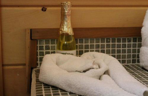 Romantic Yurt Getaway with a Private Hot Tub near Beckley, West Virginia - Foto 11