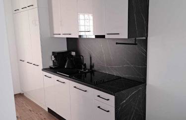 SOLEK, Apartamenty hotelowe i pokoje gościnne ze śniadaniem, przyjazne zwierzętom, wyjątkowe, z widokiem na Jezioro Jamno i w bardzo bliskiej odległości od morza - Foto 50