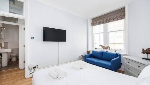 Charing Cross Road One Bedroom - Photo 3, towels