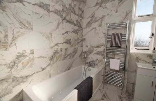 Beautiful large 3-bed coastal flat with parking. - Foto 19