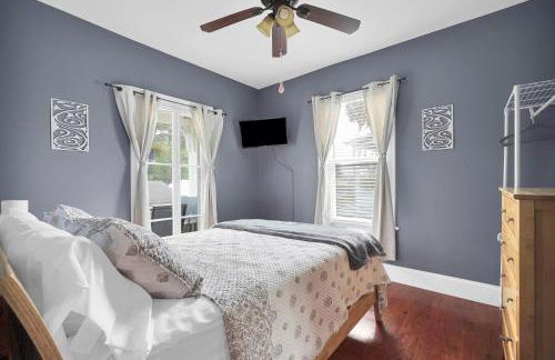 Hot tub- 80's Arcade- Pool table- Historic Downtown- 7 car parking - Foto 47