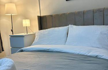 Bright and Spacious 2 Bed Flat Sleeps 5 - Foto 8