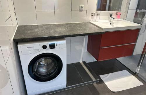 Ferienhaus mit Privatparkplatz, Terrasse und Stadtnähe - Foto 17