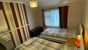 Lovely 4 bed house with patio & bbq - Foto 5