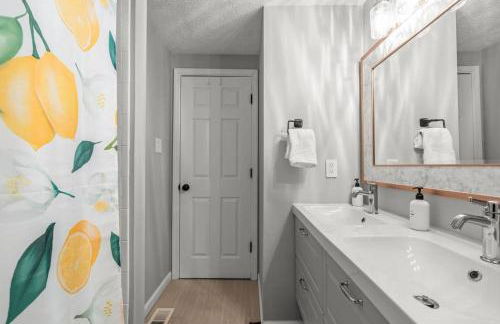 Zestlife-LuxuryEscape-ThemedRooms-Pool-GameRoom - Foto 29