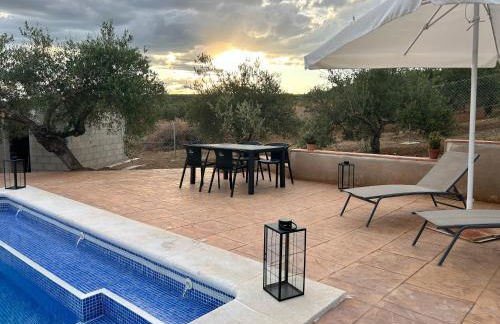 Casa Caraza. Un olivar con vistas al castillo de Juego de Tronos - Foto 33