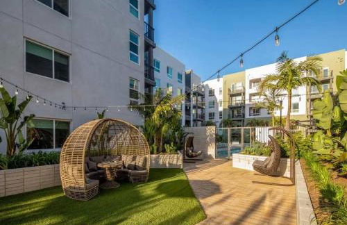 Luxe Deco Haven with Pool, Gym & Parking Close to Disneyland - Foto 17