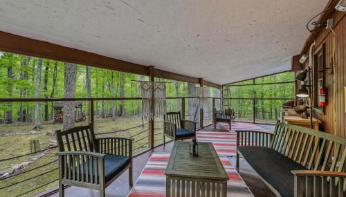 River Walk Cottage - Hot Tub - Pet Friendly - Swing - Screen Porch - River Access - Fire Pit - Wifi - Grill - Deck - King Bed - Foto 5