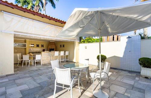 Linda casa na praia da Enseada - 150mts da praia - Foto 14