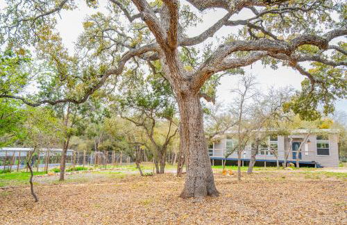 Serene Hill Country Home w/ Romantic Garden Escape - Foto 79