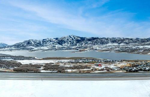 Luxury Hideout w Hot Tub Steam Shower - Photo 53
