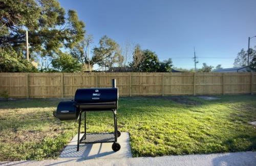 Luxury 4BR Getaway with Heated Pool & Cozy Vibes! - Foto 41