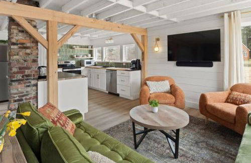 100% Renovated Stowe Village Farmhouse - Photo 1