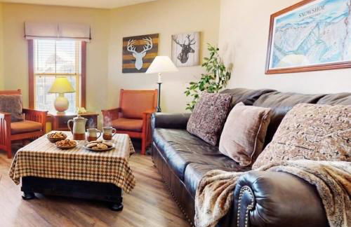 Lux Stay USA Ballhooter Twin Gables Ski-InOut Hot Tub - Foto 2