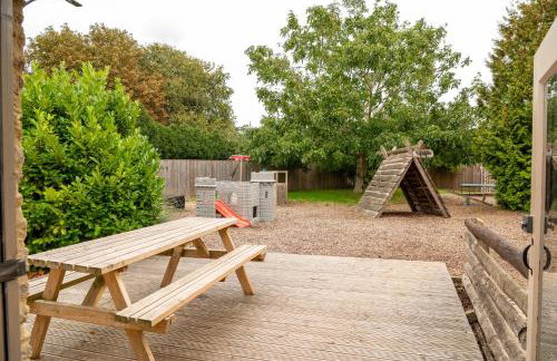 Family Cotswolds Cottage Farm Stay - The Smythy - Foto 67